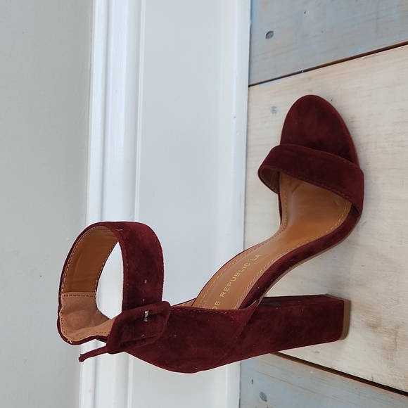 Lulu's burgundy heel size 5.5 - Picture 2 of 2